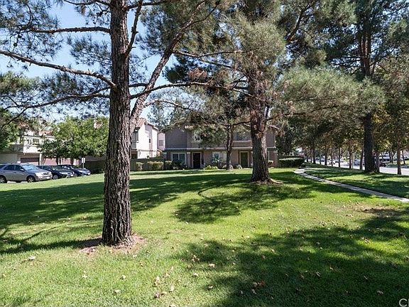 Nice and quiet community with lot of amenities including: ba