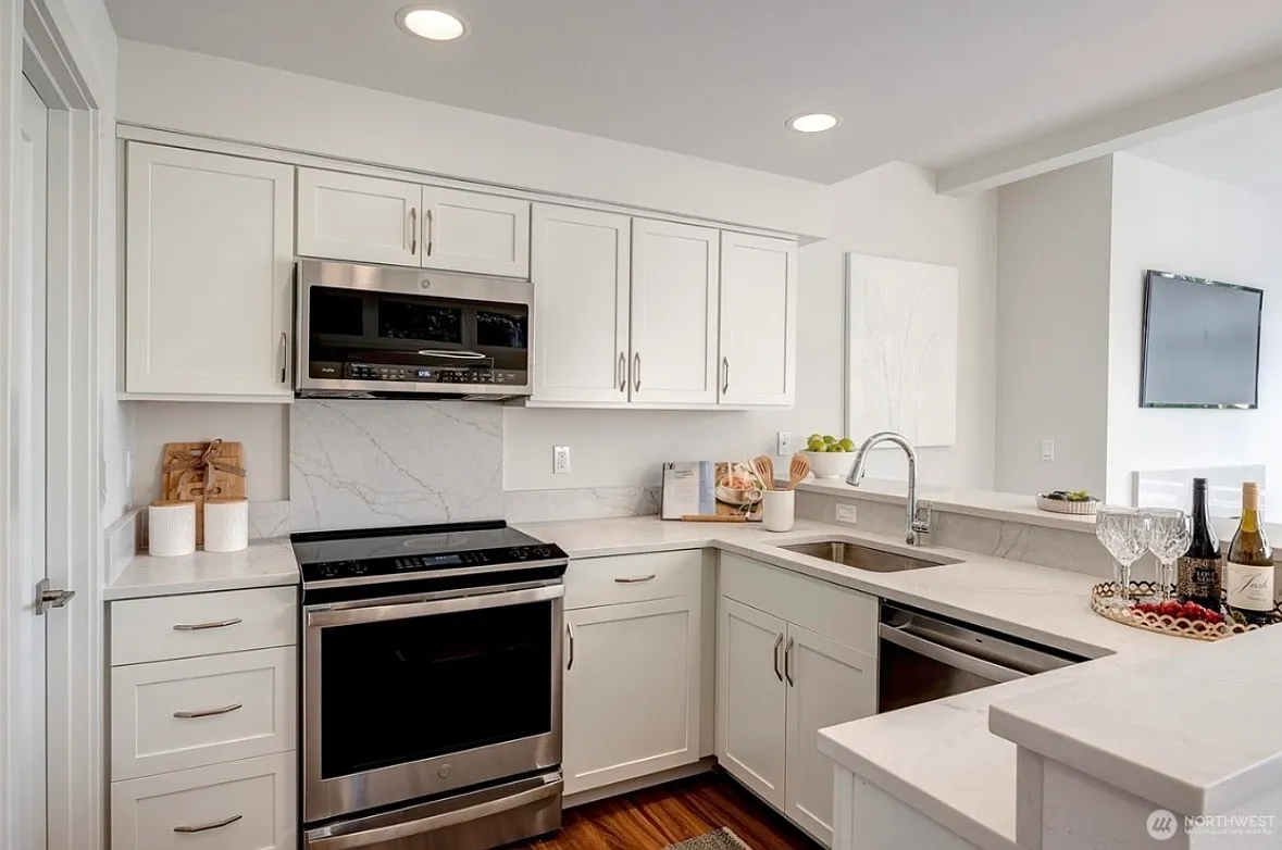 NE 86th St, Kirkland — Photo 3