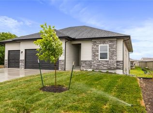 19612 W 196th St, Stilwell, KS 66085