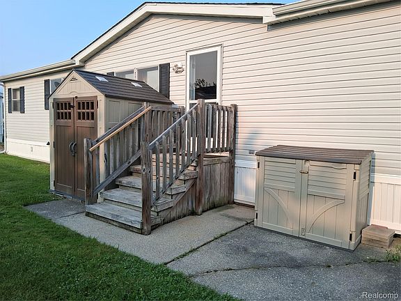 3rd image of 29142 Rosewood Rd
