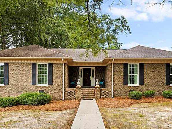 208 Kenilworth Dr, Greenwood, SC 29649