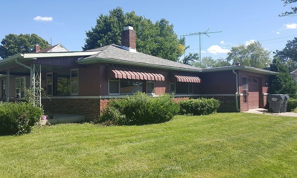 2nd image of 301 E 37th St