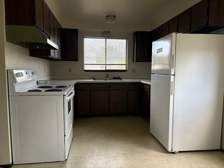 933 Anderson Ave — Photo 1