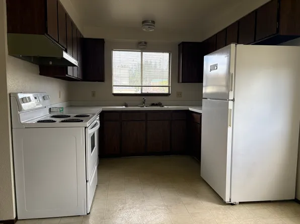 933 Anderson Ave, Coos Bay, OR 97420
