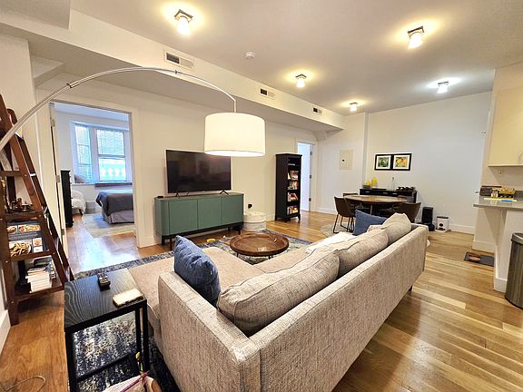 3rd image of 184 Joralemon St APT 4A