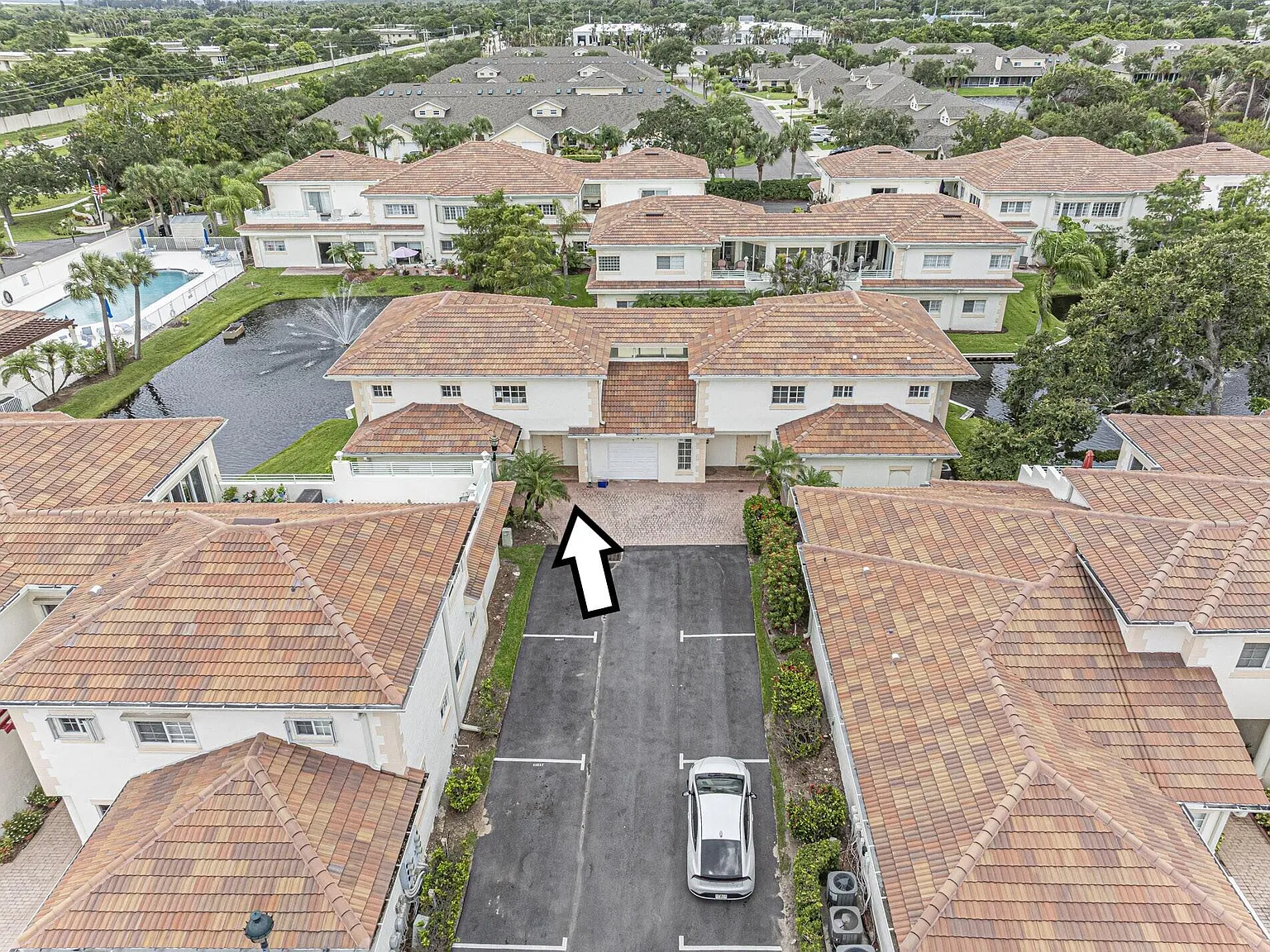 2 bed, 2.0 bath, 1114 sqft, $2,000 — Photo 2