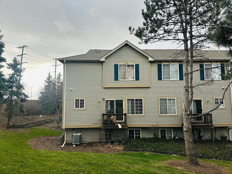 211 Monarch Dr — Photo 3