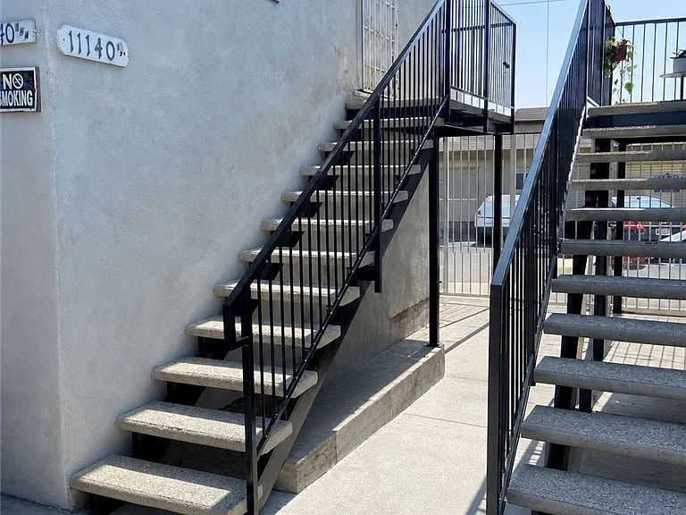 11140 1/2 S Mariposa Ave — Photo 1