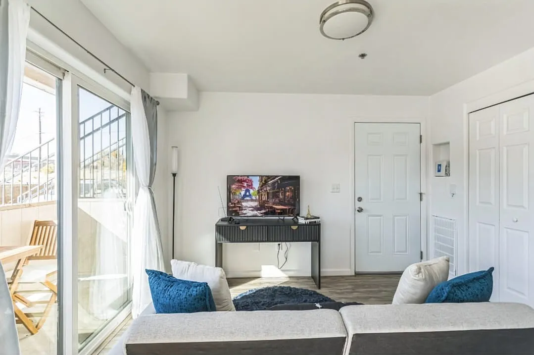 2 bed, 900 sqft, $1,850 — Photo 1