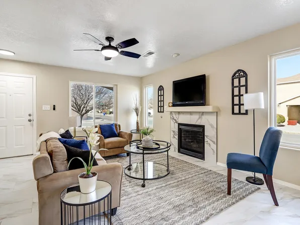 10916 Dreamy Way Dr NW, Albuquerque, NM 87114