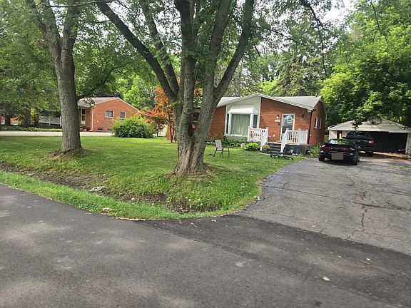 3rd image of 21452 Hampton St