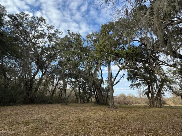 28 Hopkins Place Dr, Edisto Island, SC 29438