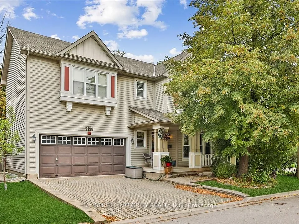 2198 Woodglen Cres