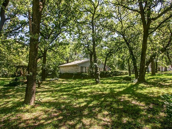 3rd image of 333 Comanche Dr