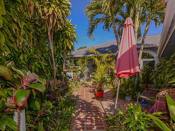 4th image of 2141 SW Biella Ave