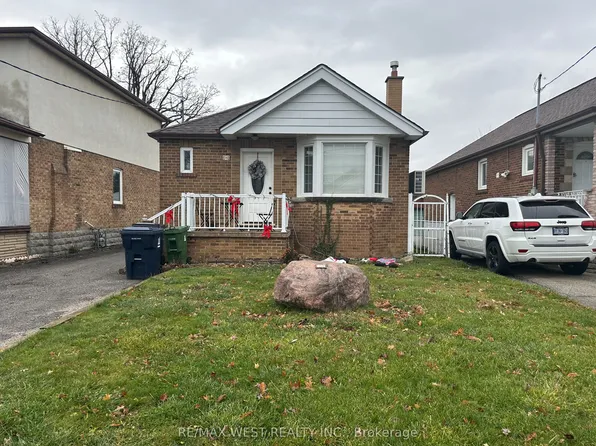 28 Snider Ave, Toronto, ON M6E 4R9