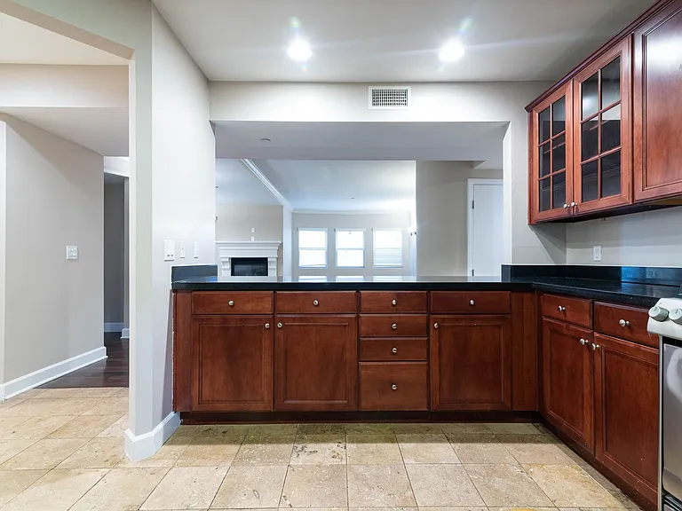 1522 Amherst Ave #102 — Photo 6