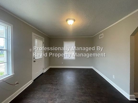 3rd image of 152 Eastview Dr #154