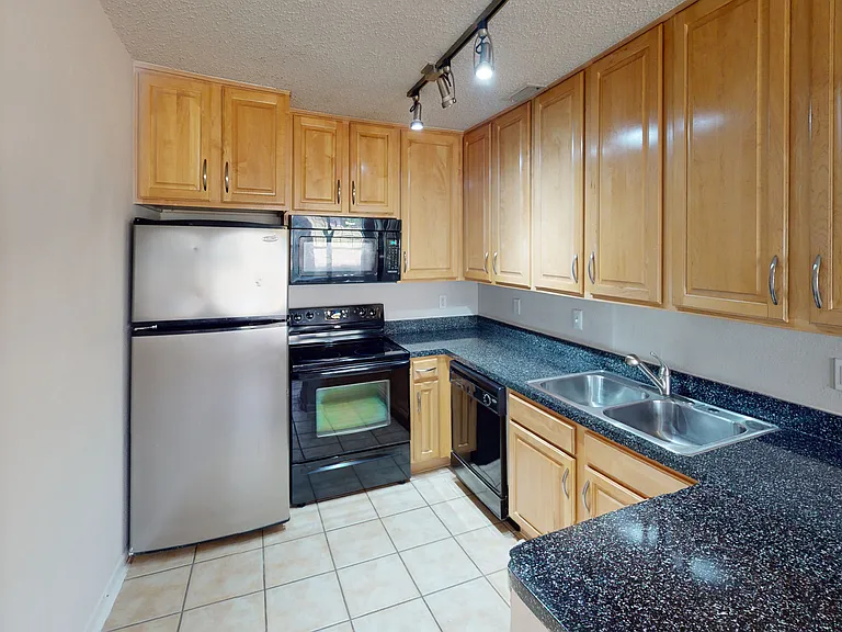 Altamira Place Apartment Homes — Photo 68