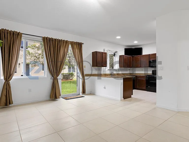 21429 NW 13th Ave — Photo 10