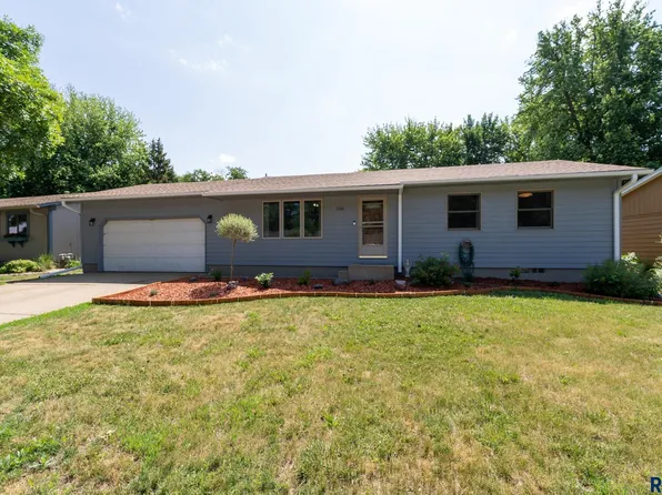 348 N Holiday Ave, Sioux Falls, SD 57103