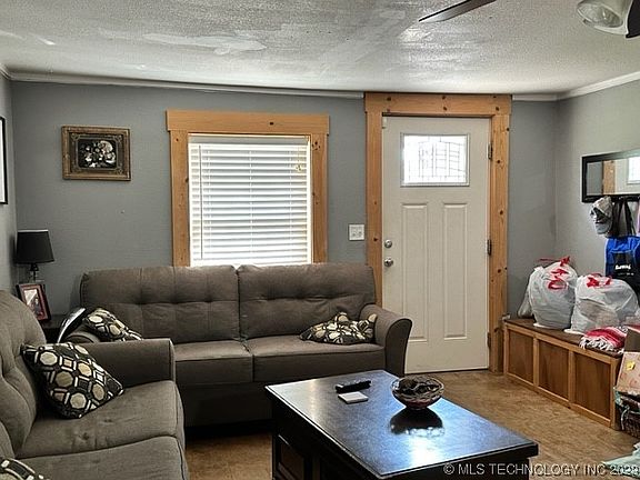 4th image of 801 NE 10th St