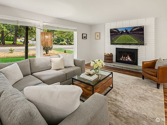 3rd image of 18907 37th Avenue NE