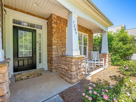 3rd image of 7209 Corduroy Ct