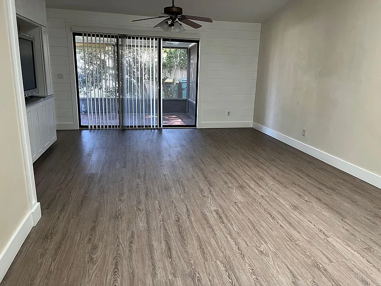 2320 Ironstone Dr E — Photo 10