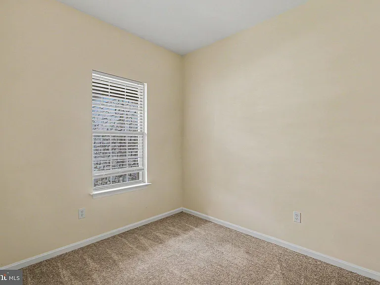 645 Springhouse Ln — Photo 20