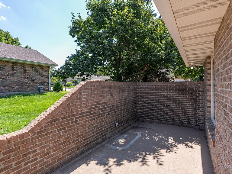 3711 Shadow Glen Ct — Photo 25