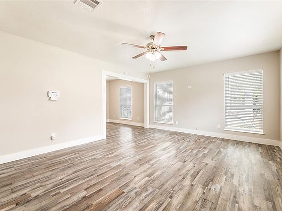 3rd image of 4915 Bartlett Ave