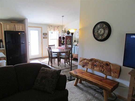 3rd image of 127 Surrey Ln