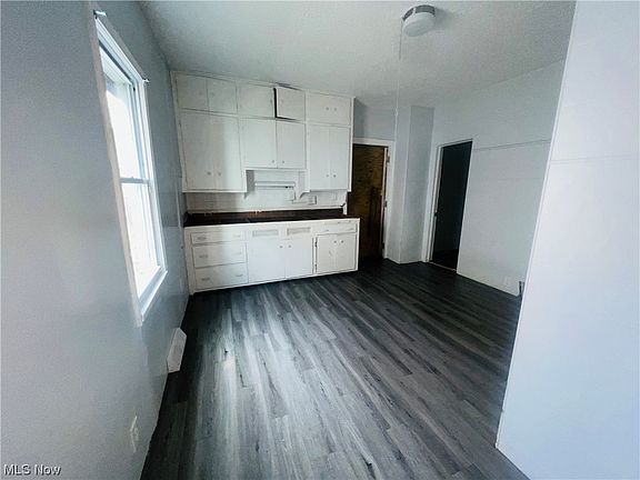 4th image of 3135 W 88th St