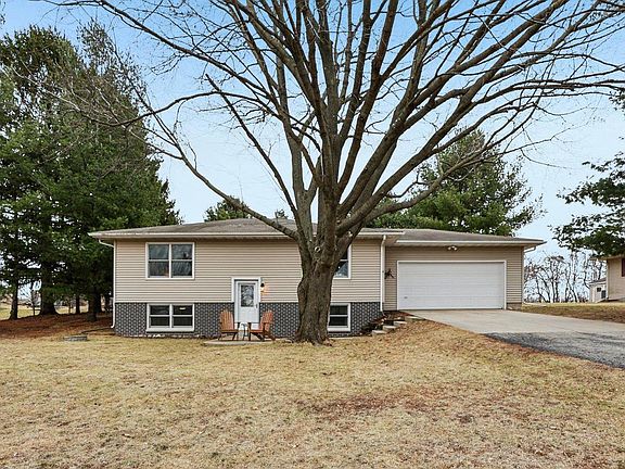 2nd image of 1686 Sand Hill Road