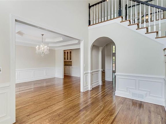 5th image of 1375 Woodland Lake Dr