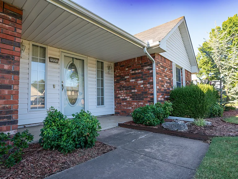 2221 W Memphis Pl — Photo 11
