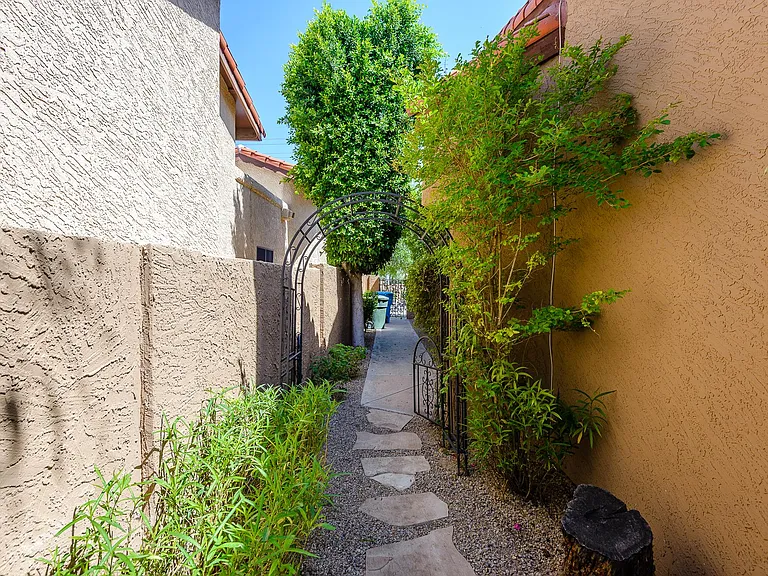 5505 E Desert Hills Dr — Photo 35