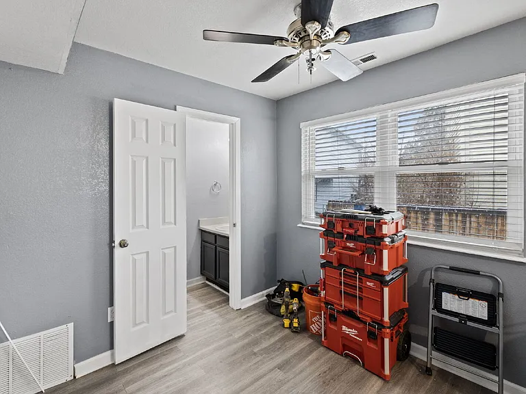 820 Spinner Ct — Photo 12