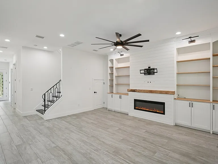 328 W Frierson Ave #1 — Photo 6