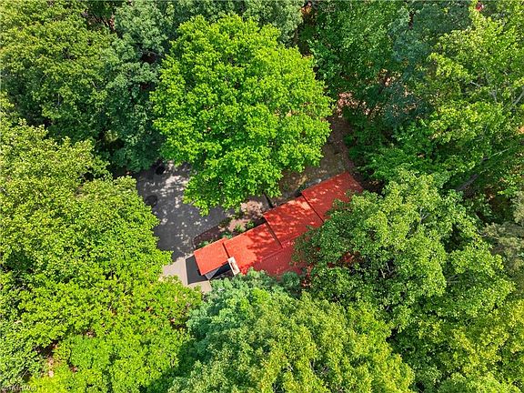 4th image of 513 Heather Ct