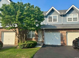 25 Goldenwood Cir, Central Islip, NY 11722