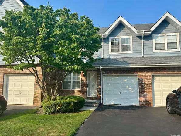 25 Goldenwood Circle #-, Central Islip, NY 11722