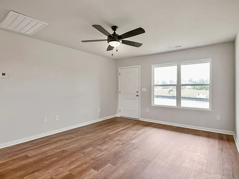 817 Ashford Dr — Photo 5