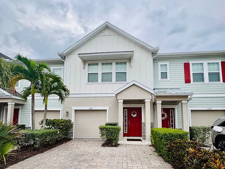 1104 Coral Ln — Photo 4