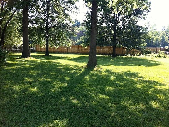2nd image of 930 Fair Oaks Ct