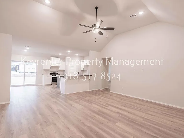 12461 S Lakewood Ave — Photo 10