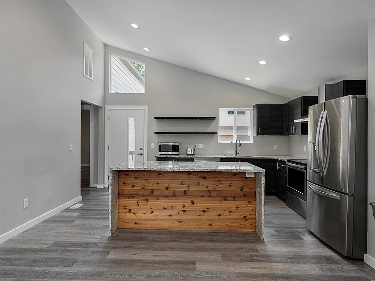 653 S Fairway Ave — Photo 10