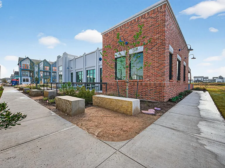 1213 Mercantile St — Photo 40