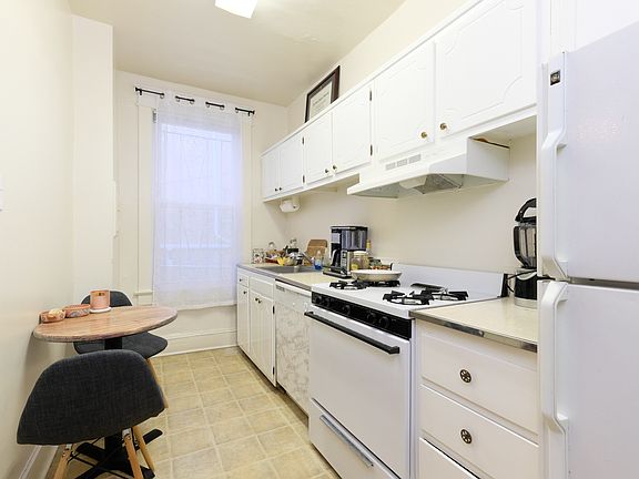 5th image of 221 Constitution Ave NE APT 2